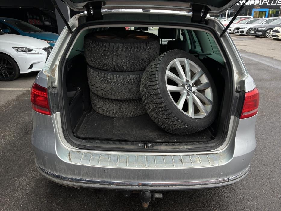 VOLKSWAGEN Passat 2012