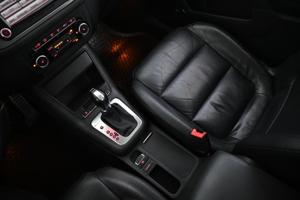 VOLKSWAGEN Tiguan 2011