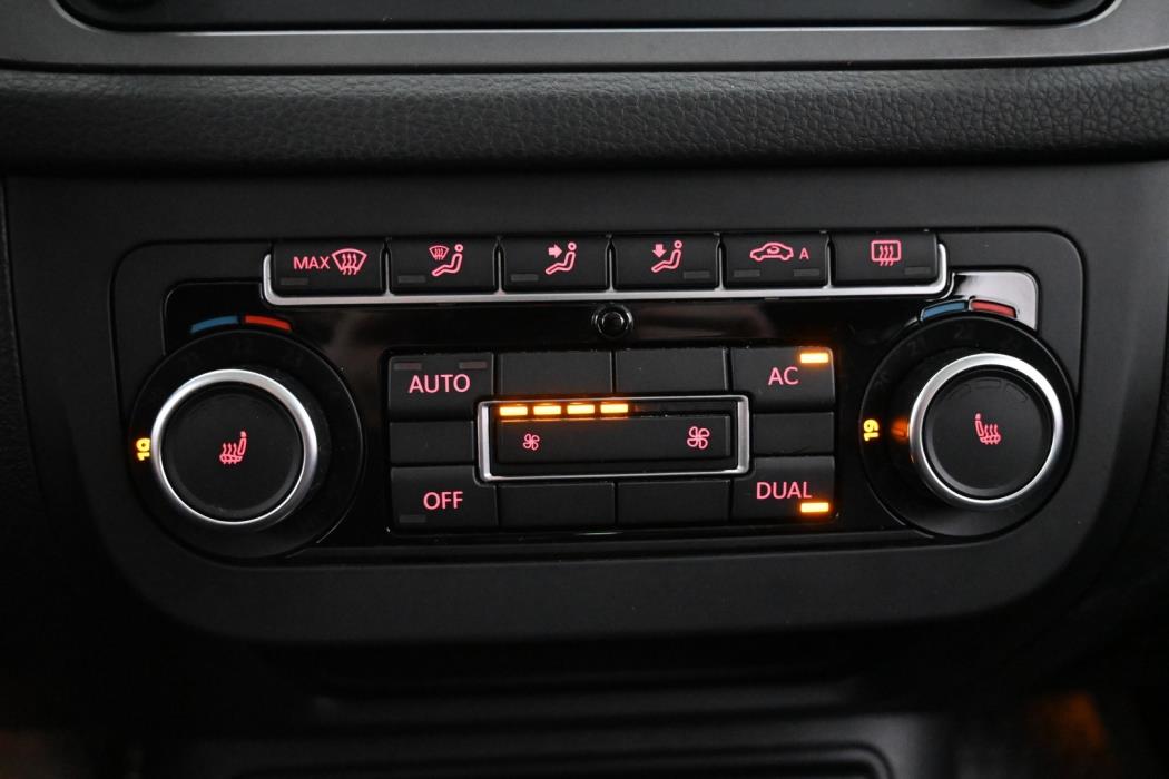 VOLKSWAGEN Tiguan 2011
