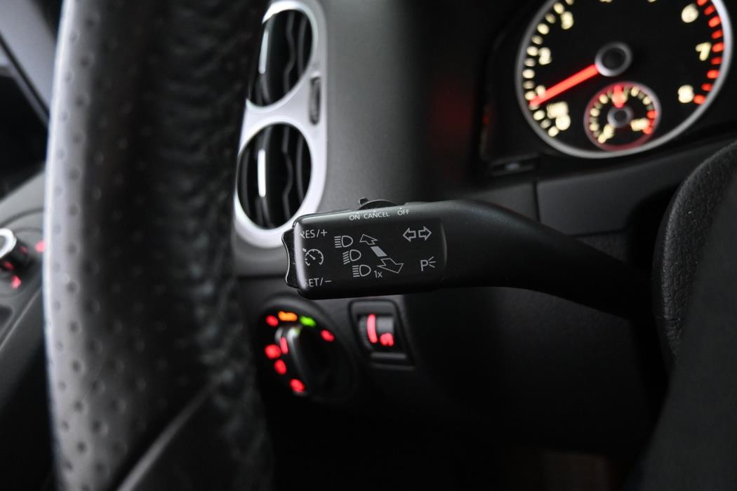 VOLKSWAGEN Tiguan 2011