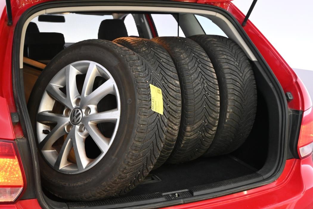 VOLKSWAGEN Golf 2012