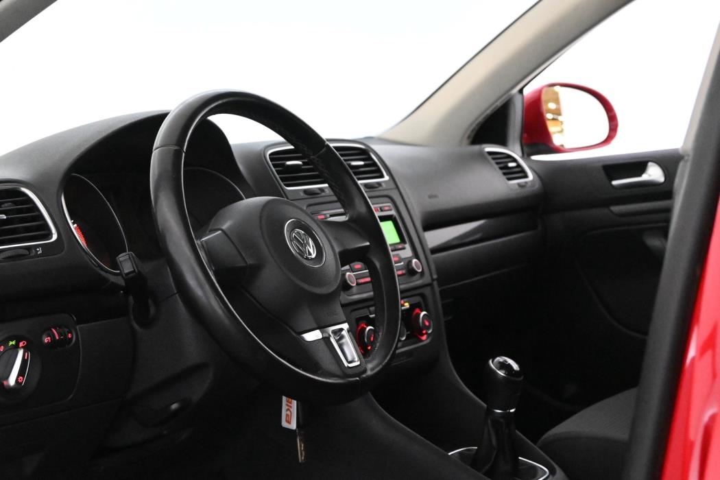 VOLKSWAGEN Golf 2012