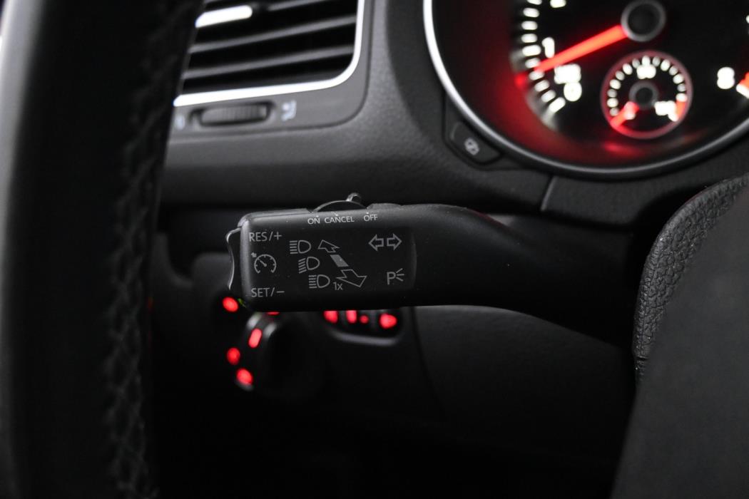 VOLKSWAGEN Golf 2012