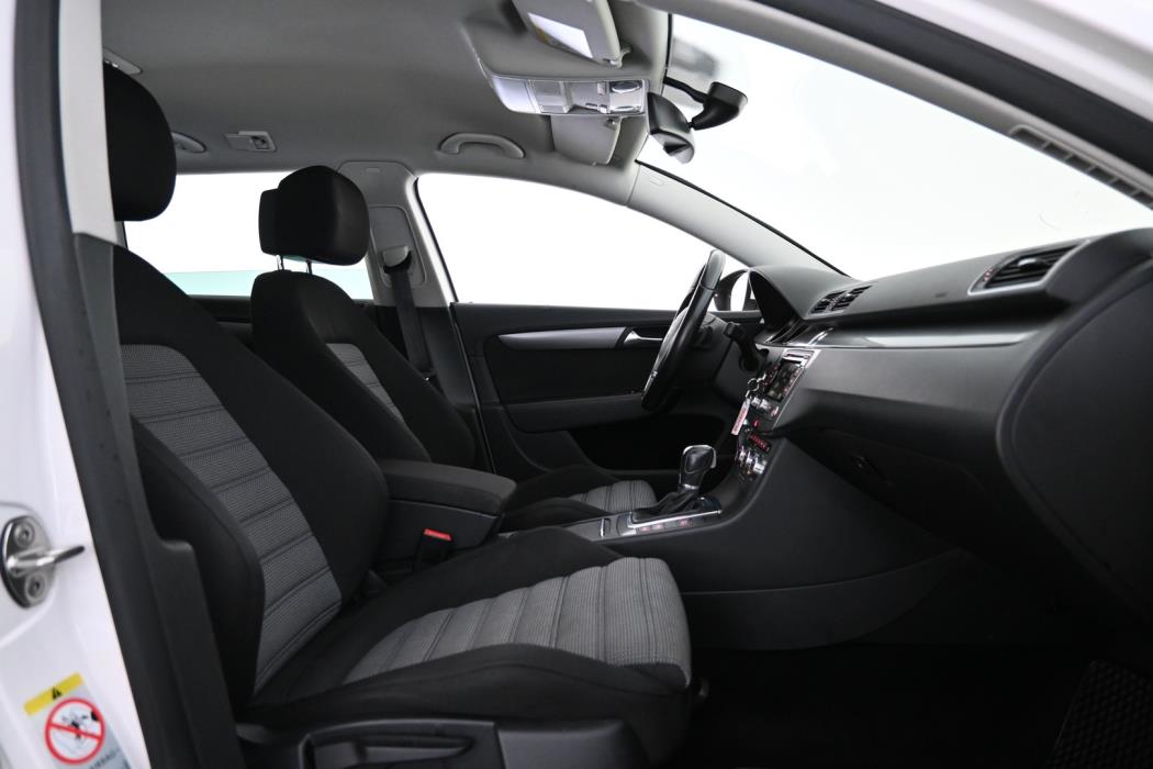 VOLKSWAGEN Passat 2012