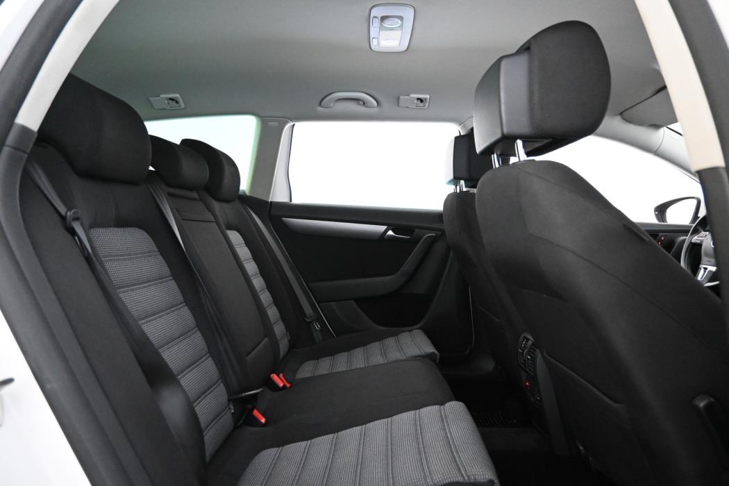 VOLKSWAGEN Passat 2012