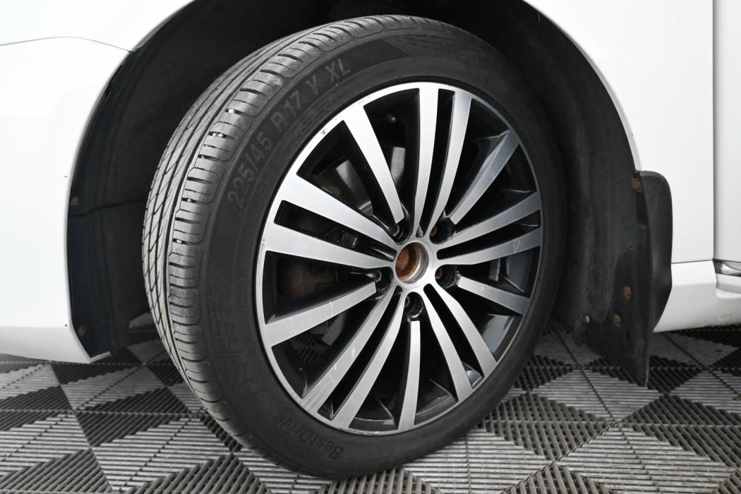 VOLKSWAGEN Passat 2012