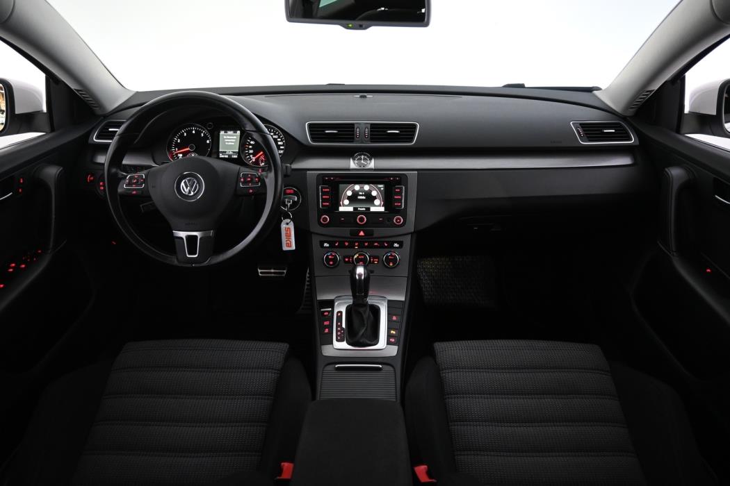 VOLKSWAGEN Passat 2012