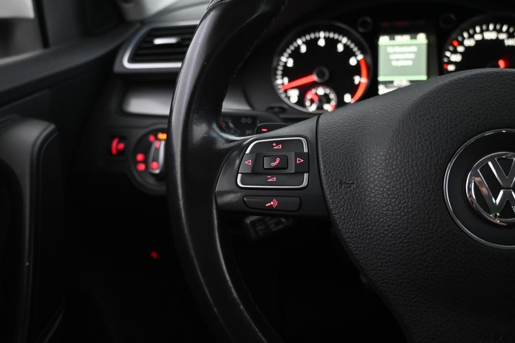 VOLKSWAGEN Passat 2012