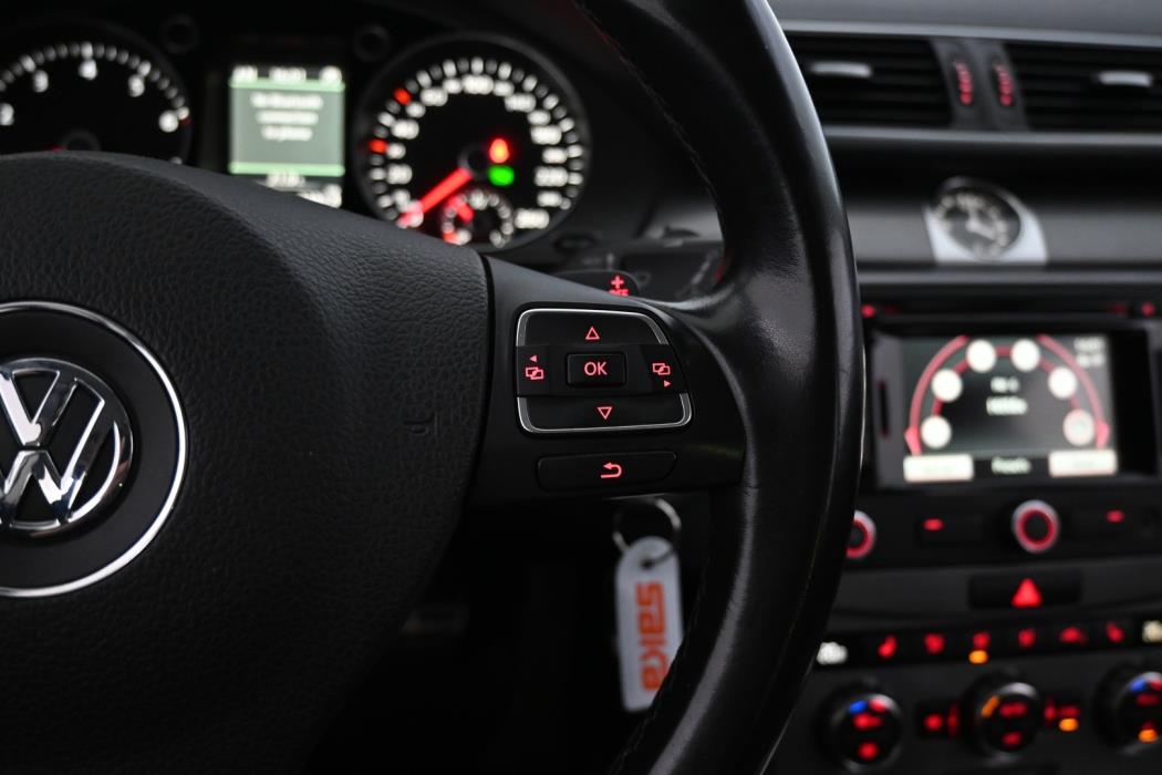 VOLKSWAGEN Passat 2012