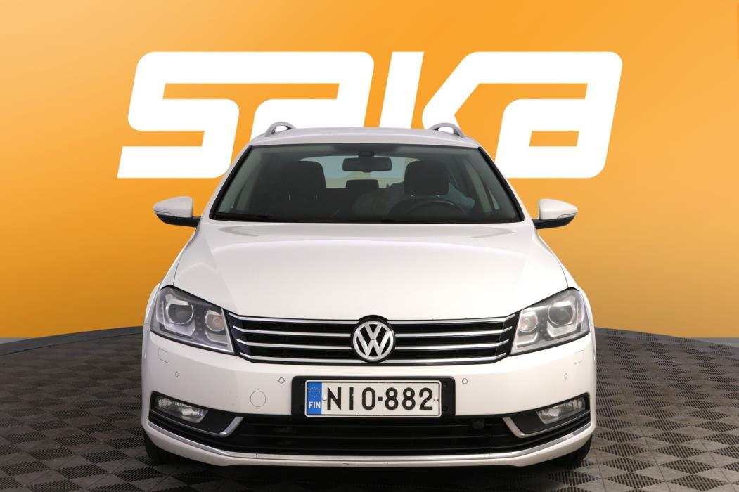 VOLKSWAGEN Passat 2012