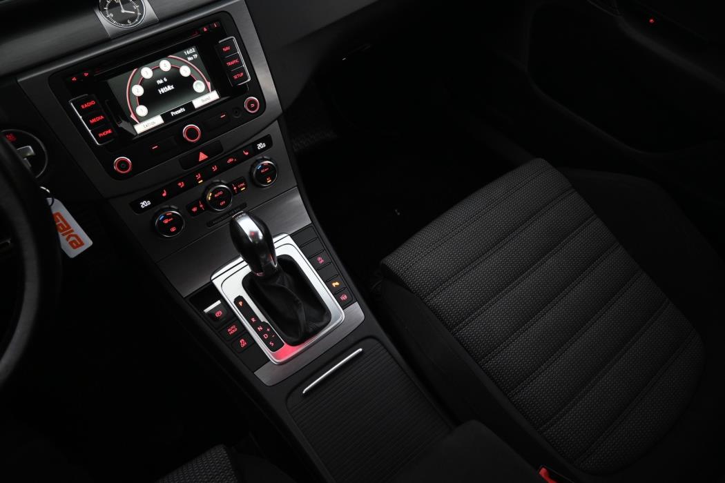 VOLKSWAGEN Passat 2012