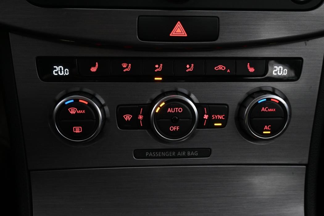 VOLKSWAGEN Passat 2012