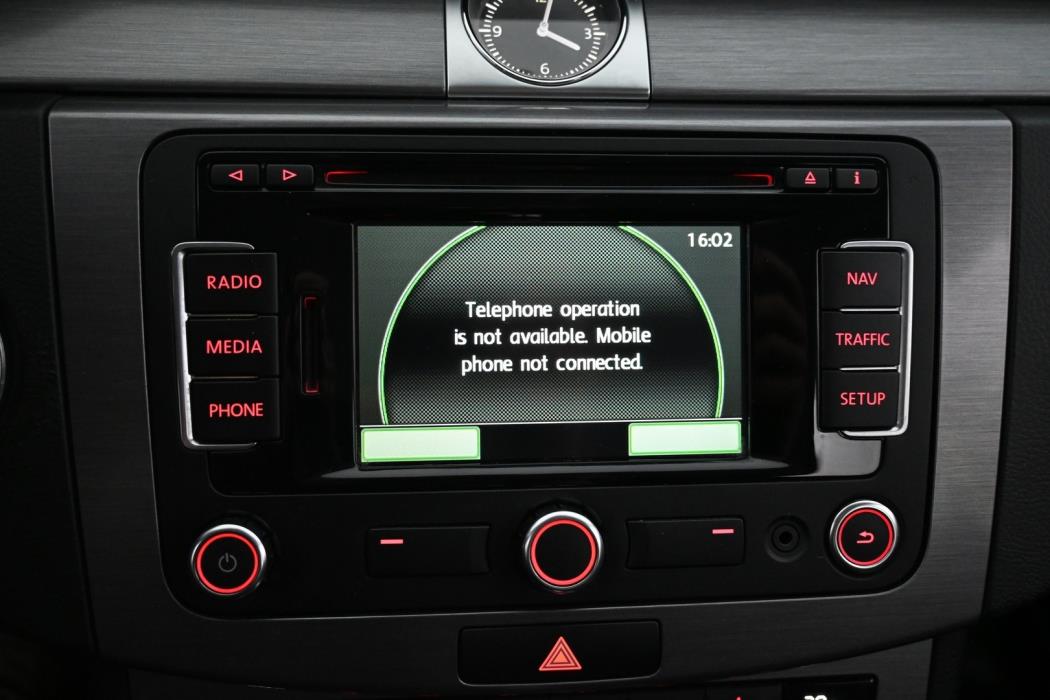 VOLKSWAGEN Passat 2012