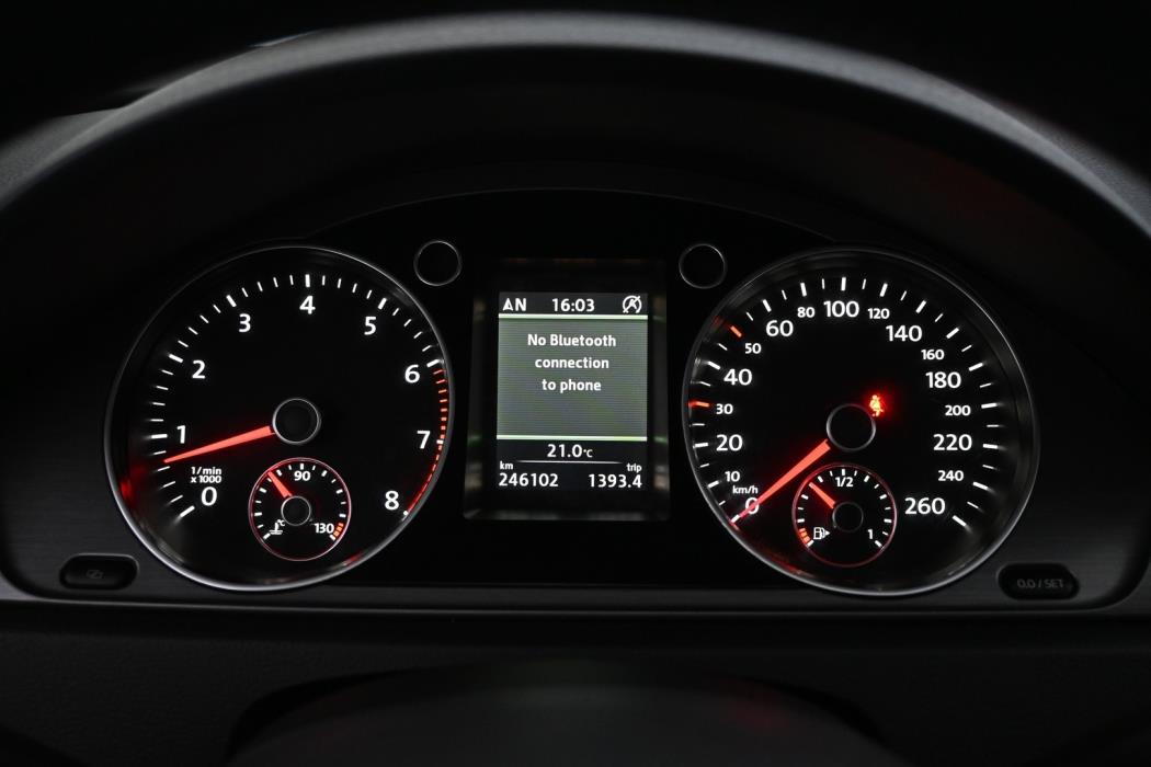 VOLKSWAGEN Passat 2012