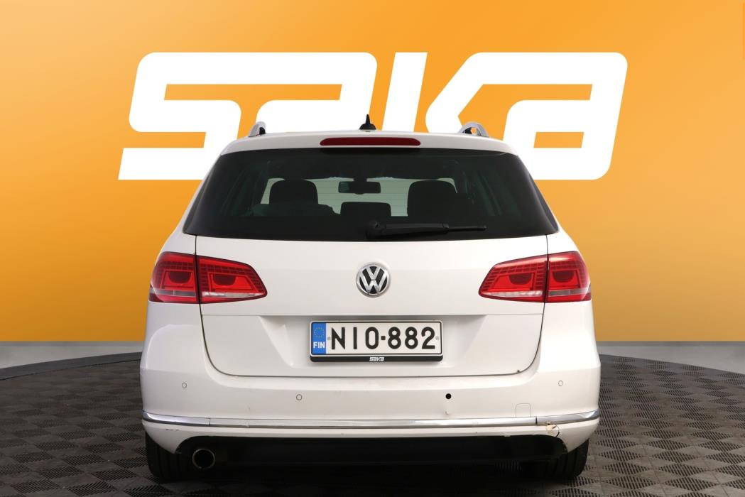VOLKSWAGEN Passat 2012