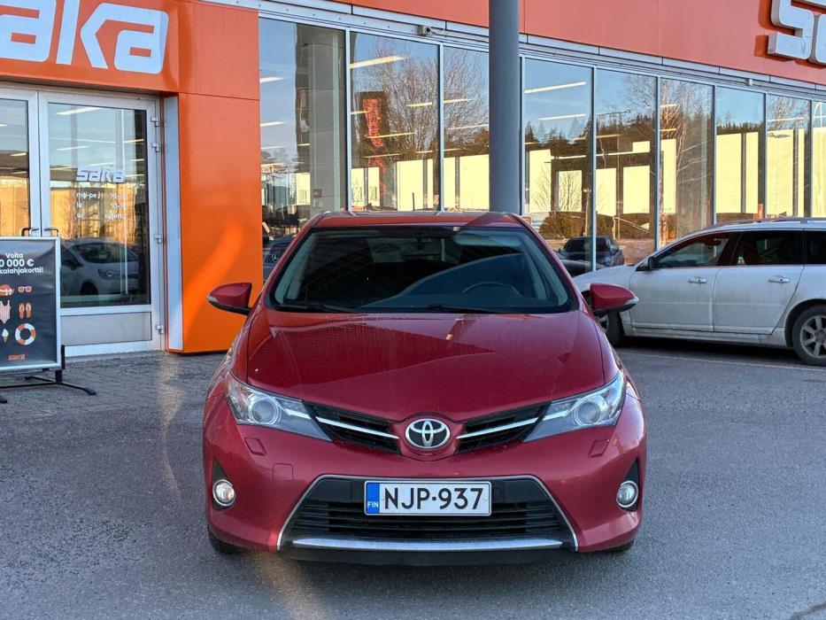 TOYOTA Auris 2015