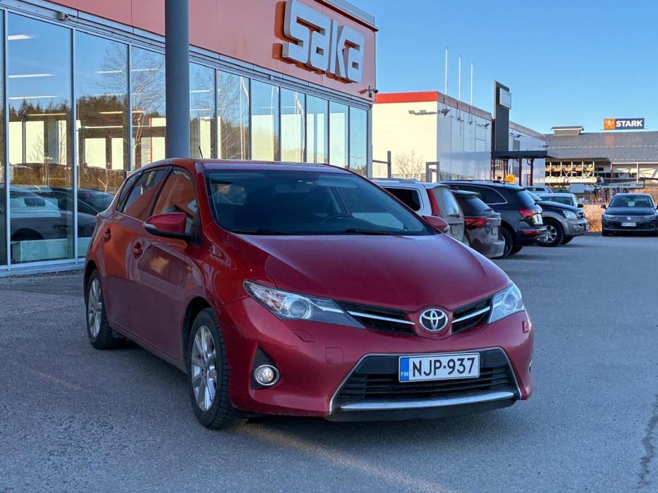 TOYOTA Auris 2015