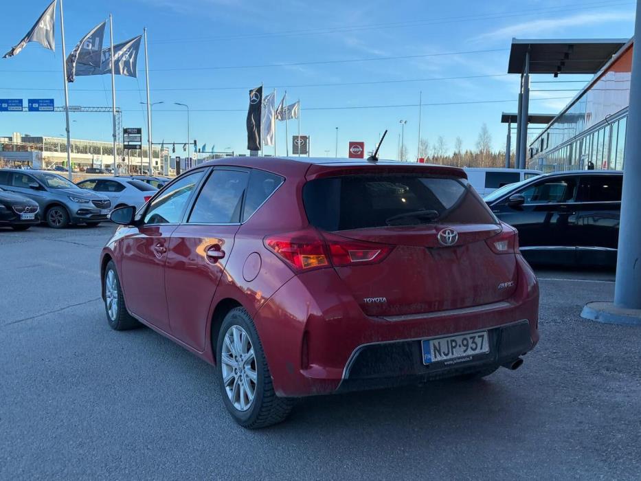 TOYOTA Auris 2015