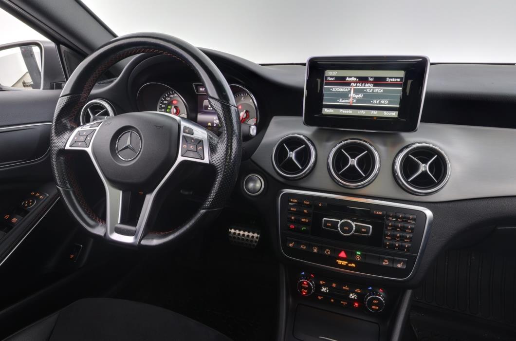 MERCEDES-BENZ GLA 2015