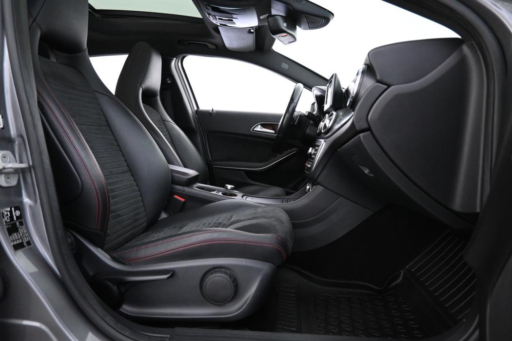 MERCEDES-BENZ GLA 2015