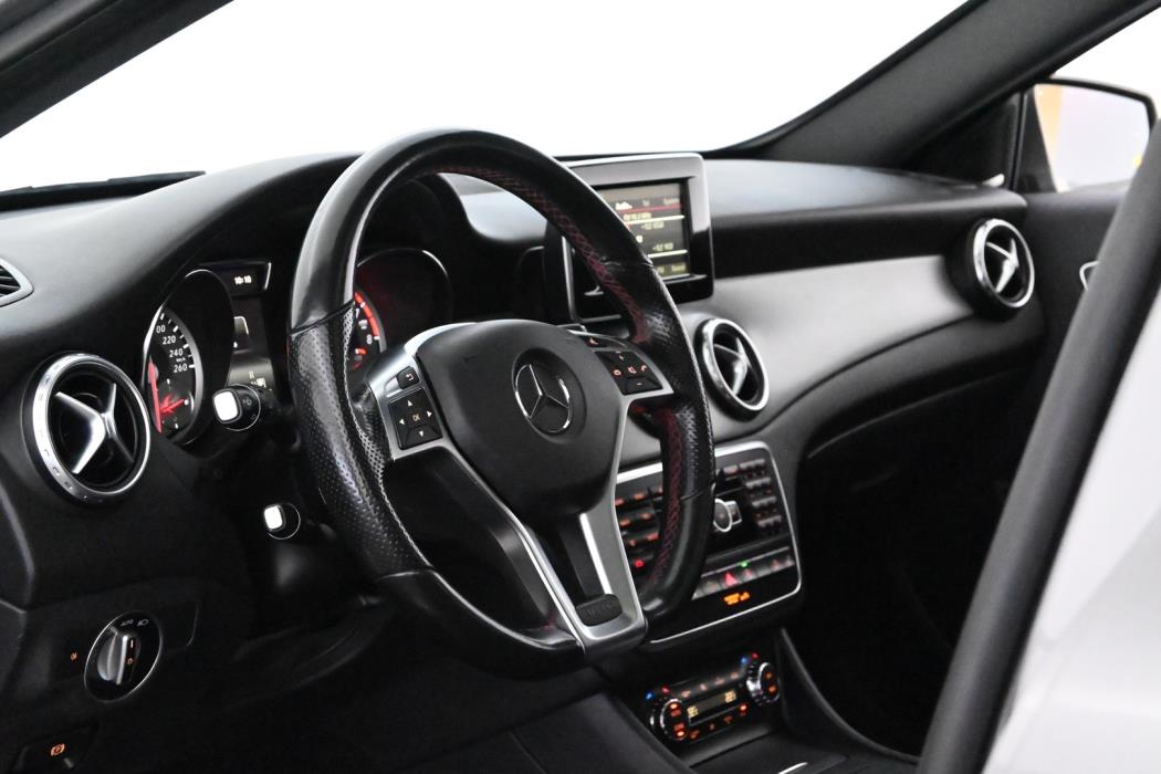 MERCEDES-BENZ GLA 2015