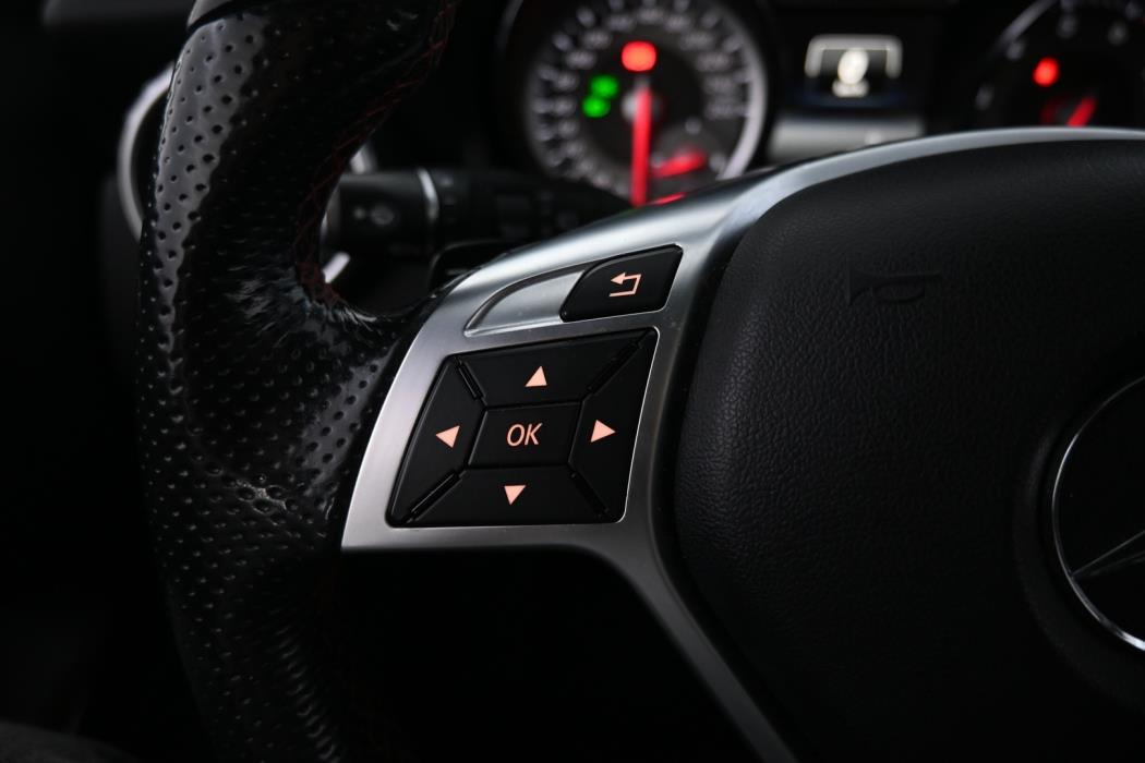 MERCEDES-BENZ GLA 2015