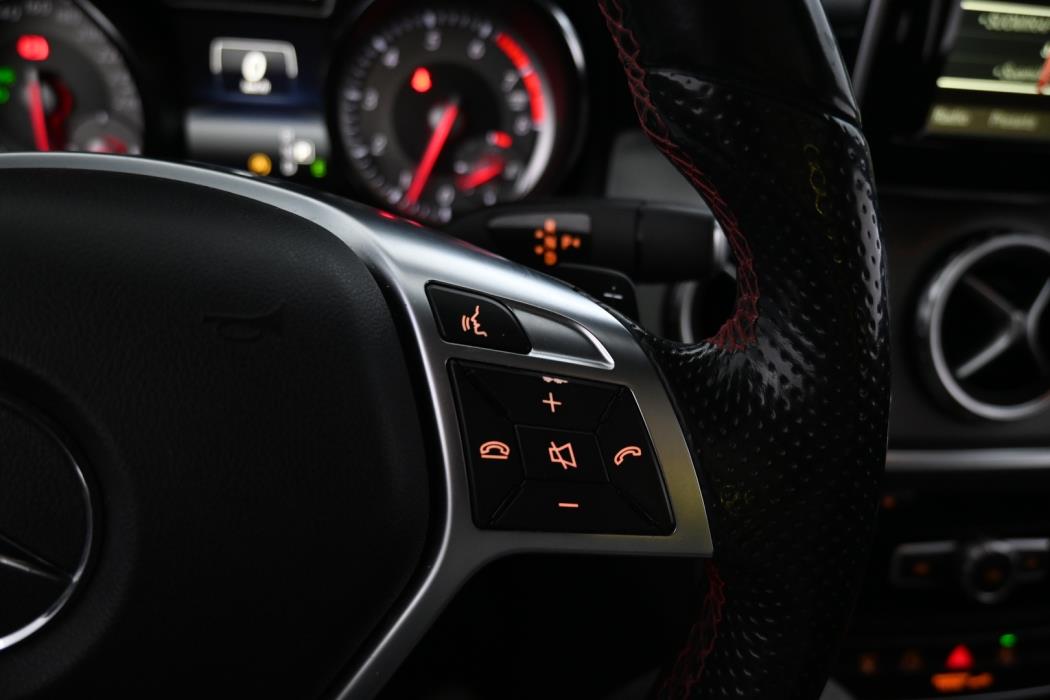 MERCEDES-BENZ GLA 2015