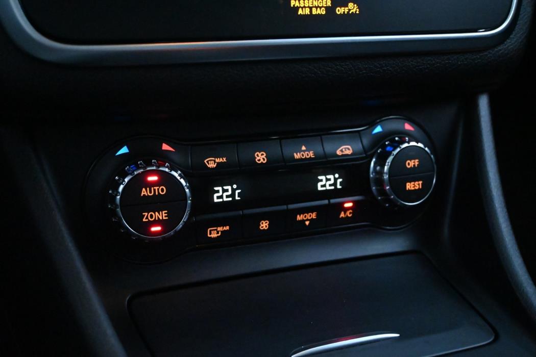 MERCEDES-BENZ GLA 2015