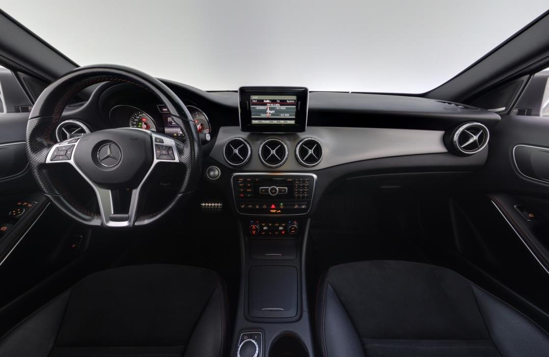 MERCEDES-BENZ GLA 2015