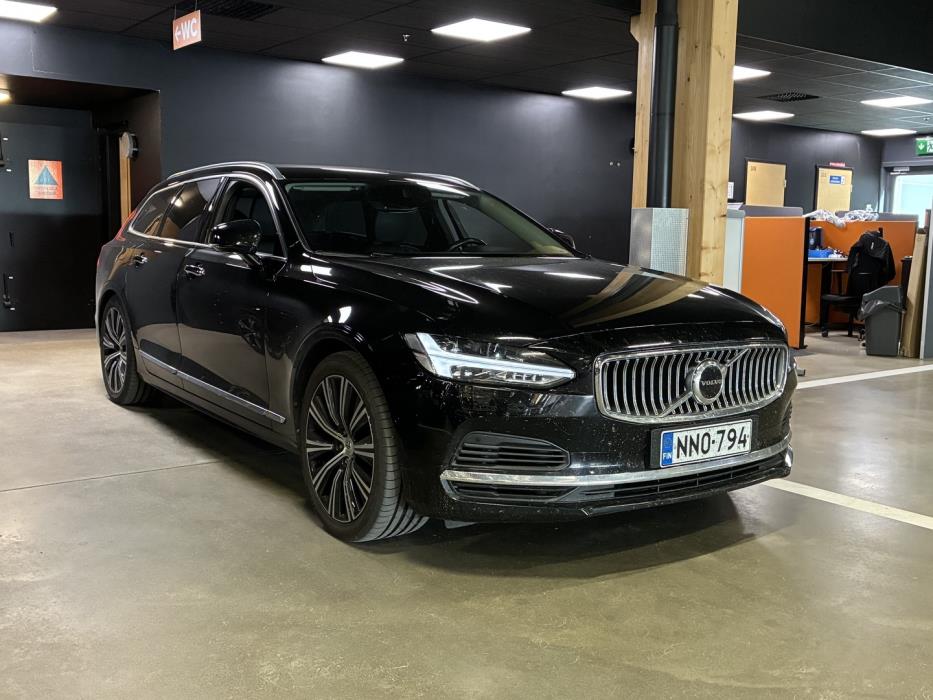 VOLVO V90 2021