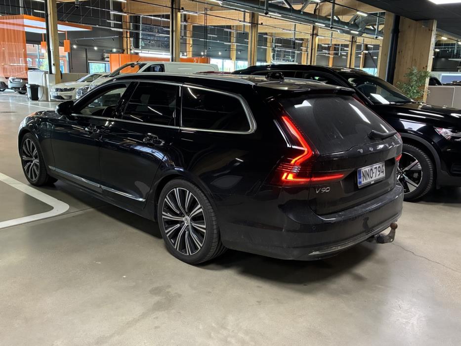 VOLVO V90 2021