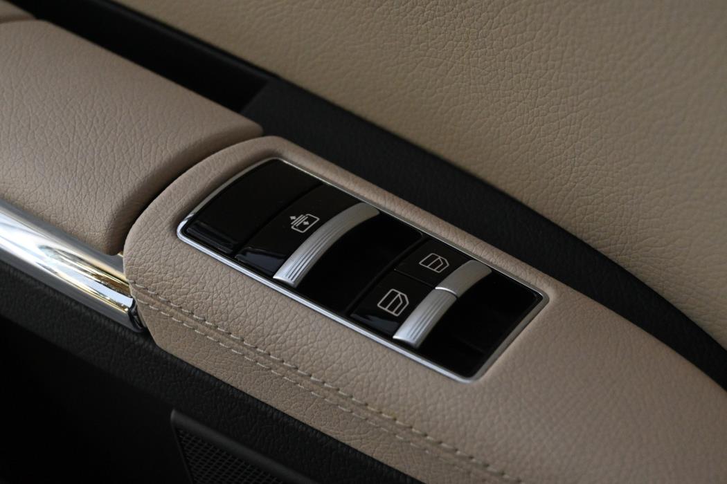 MERCEDES-BENZ S 2012