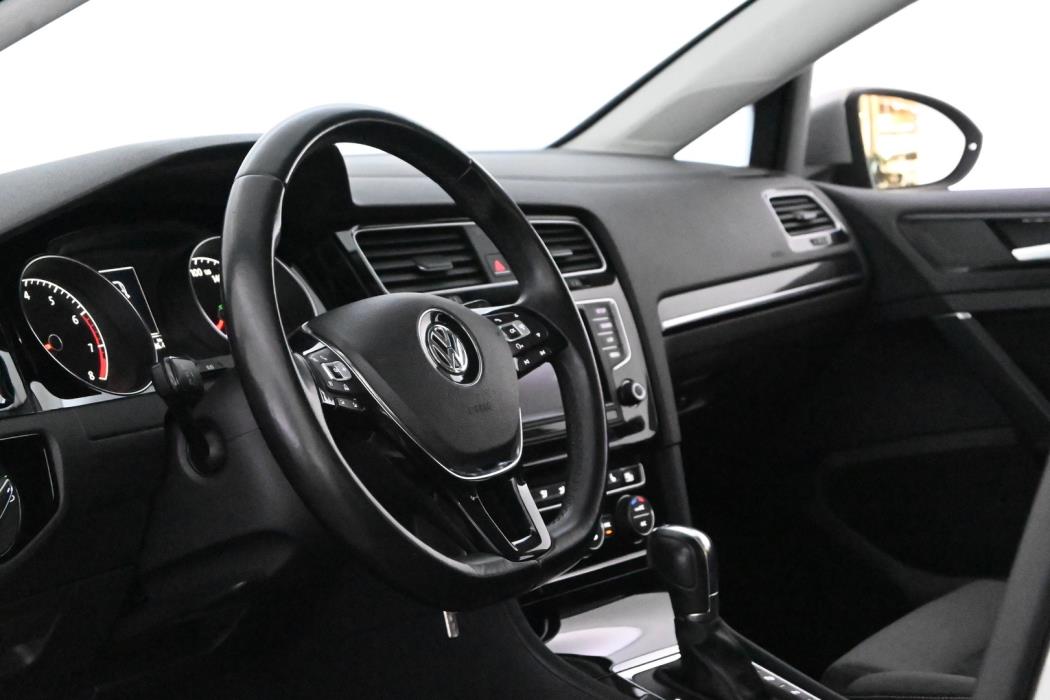 VOLKSWAGEN Golf 2013