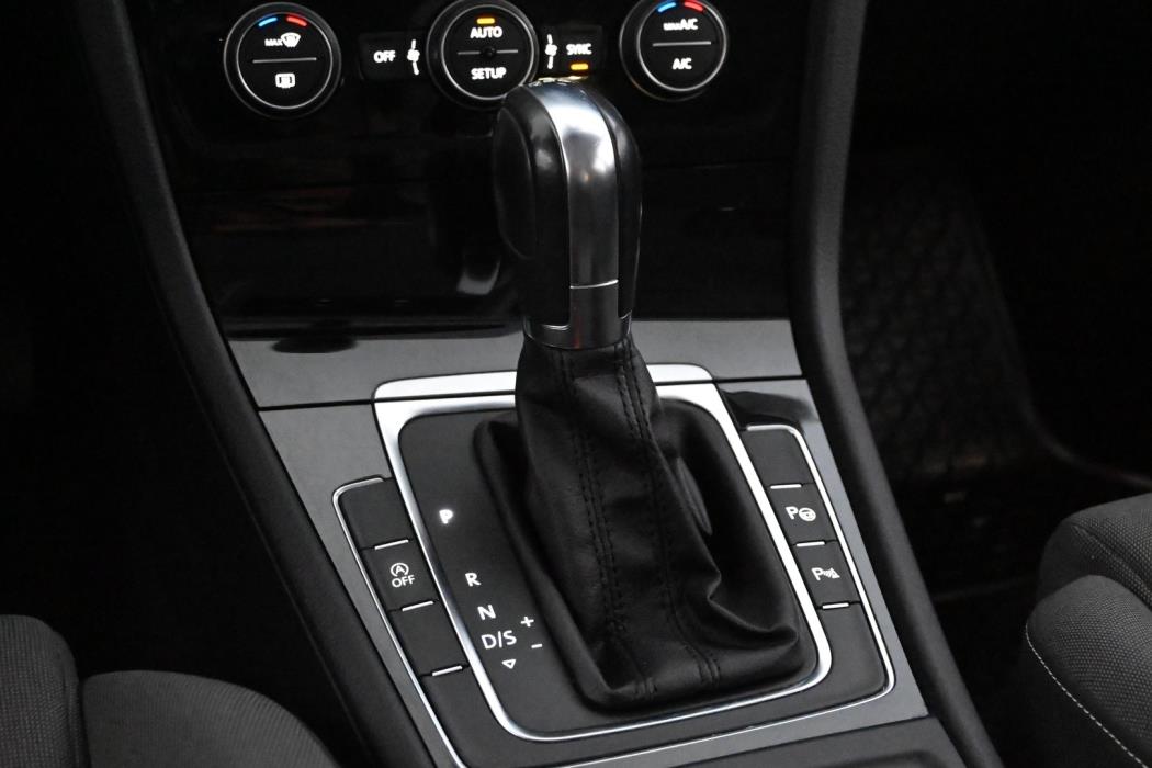 VOLKSWAGEN Golf 2013