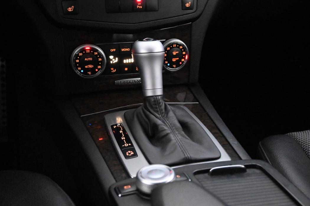 MERCEDES-BENZ C 2011