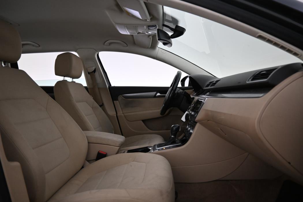 VOLKSWAGEN Passat 2013
