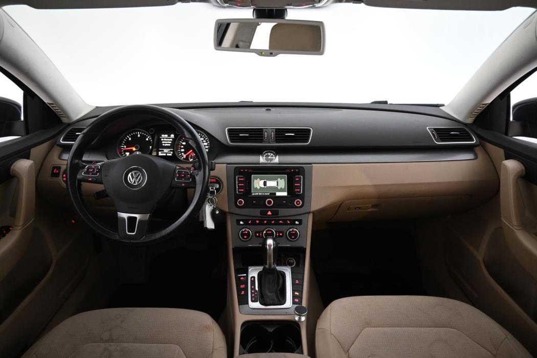 VOLKSWAGEN Passat 2013