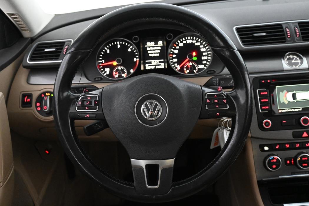 VOLKSWAGEN Passat 2013