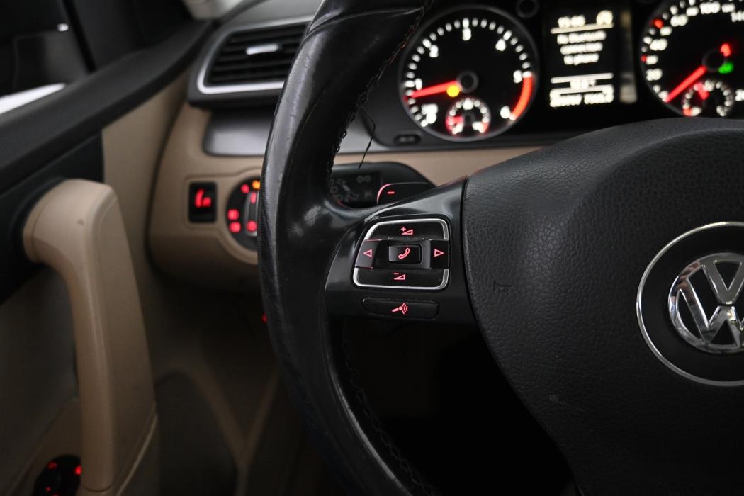 VOLKSWAGEN Passat 2013