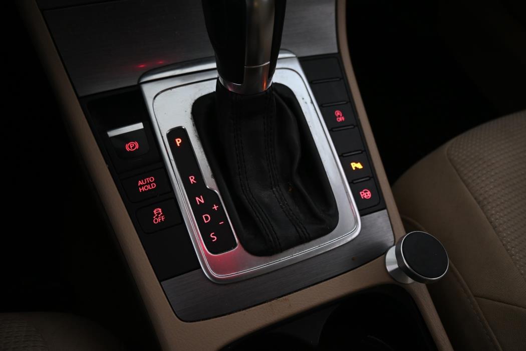 VOLKSWAGEN Passat 2013