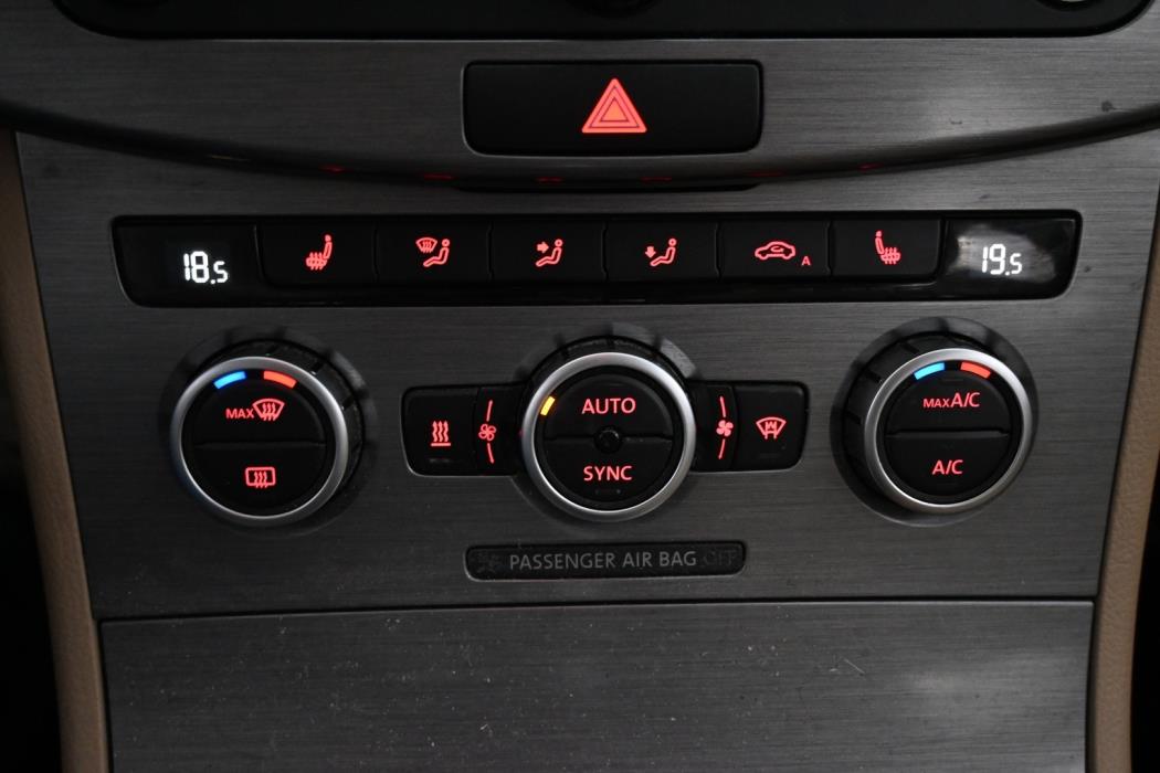 VOLKSWAGEN Passat 2013