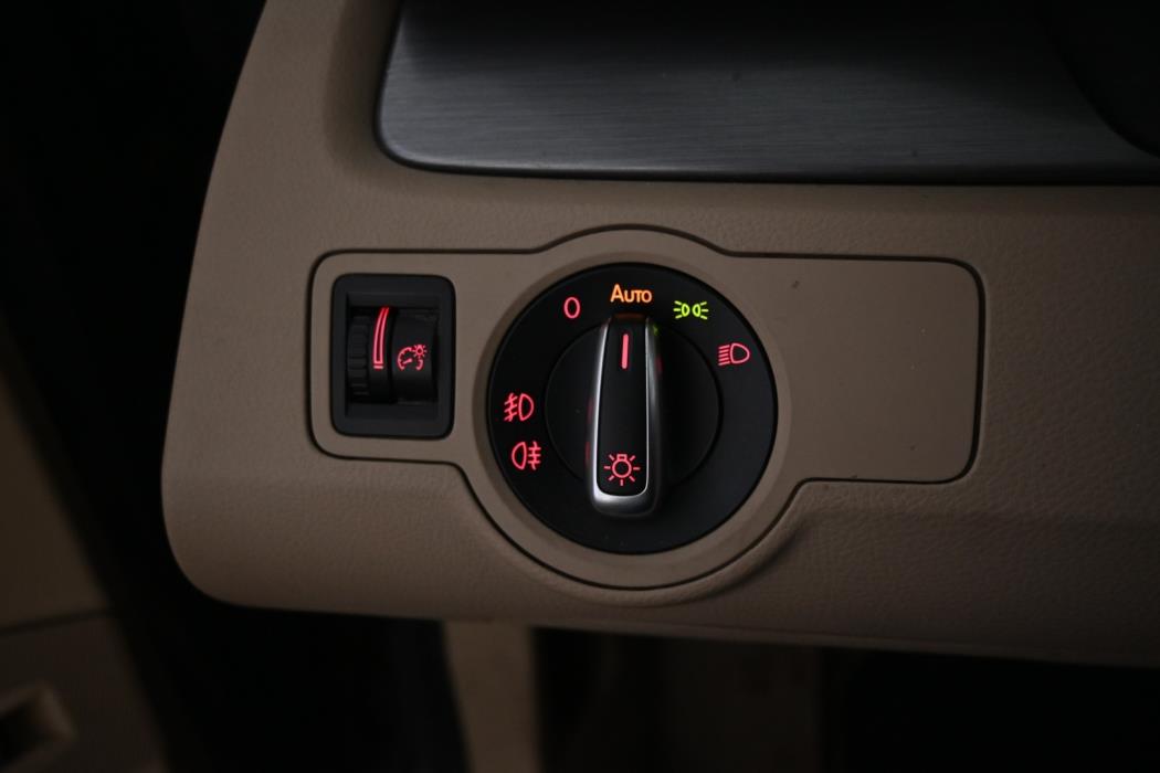 VOLKSWAGEN Passat 2013