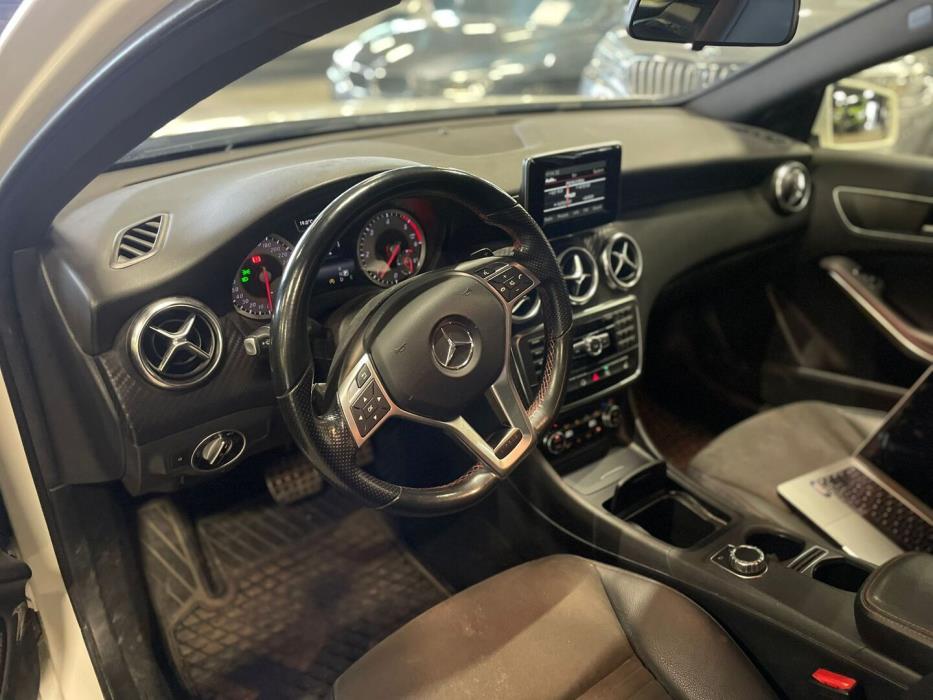 MERCEDES-BENZ A 2015