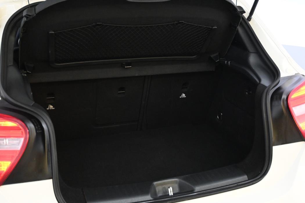 MERCEDES-BENZ A 2015