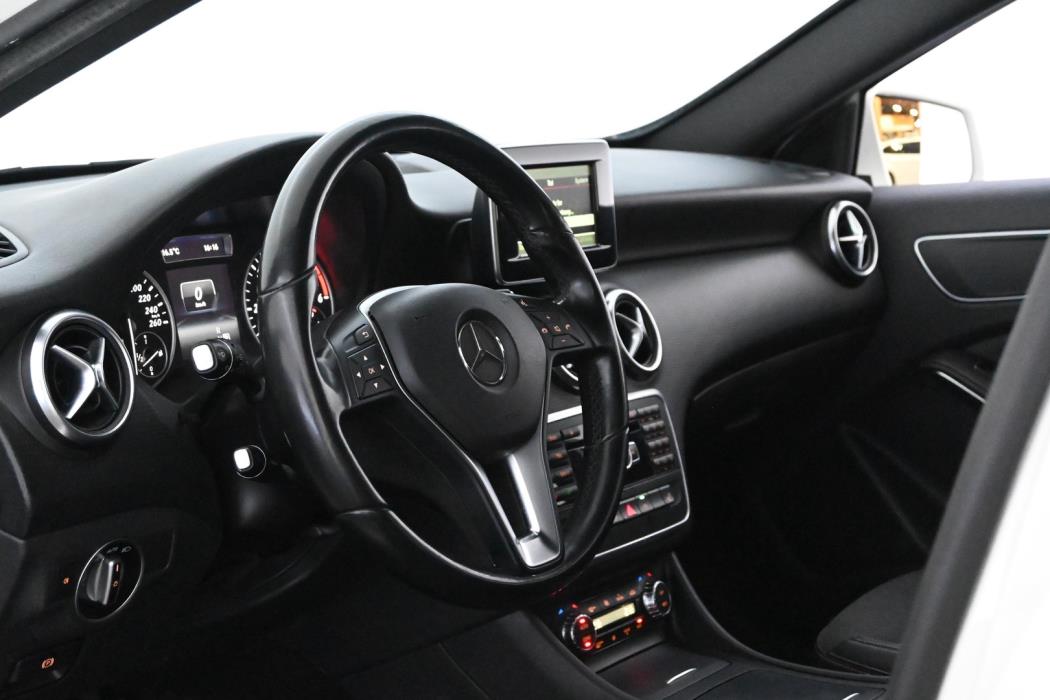 MERCEDES-BENZ A 2015