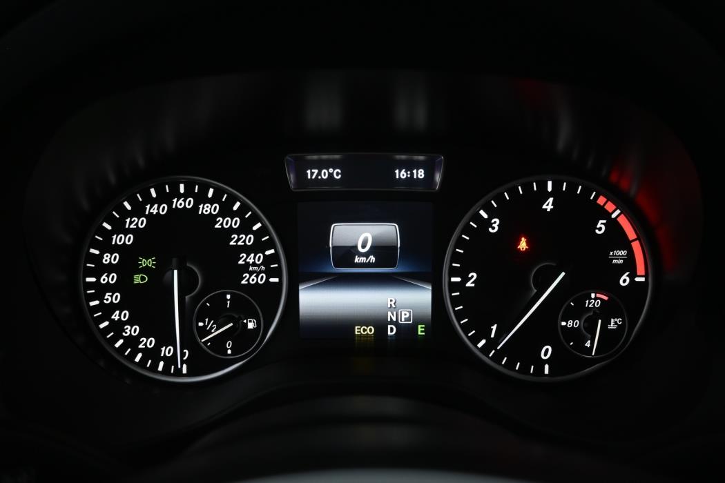 MERCEDES-BENZ A 2015