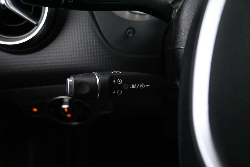 MERCEDES-BENZ A 2015