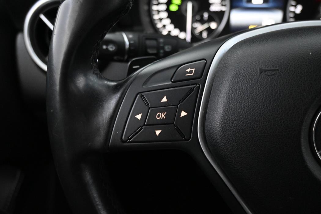 MERCEDES-BENZ A 2015