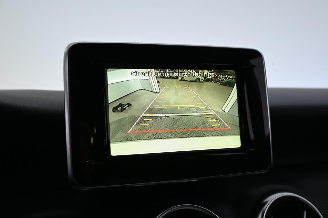 MERCEDES-BENZ A 2015