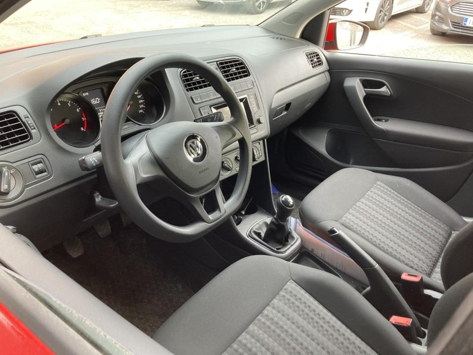 VOLKSWAGEN Polo 2016